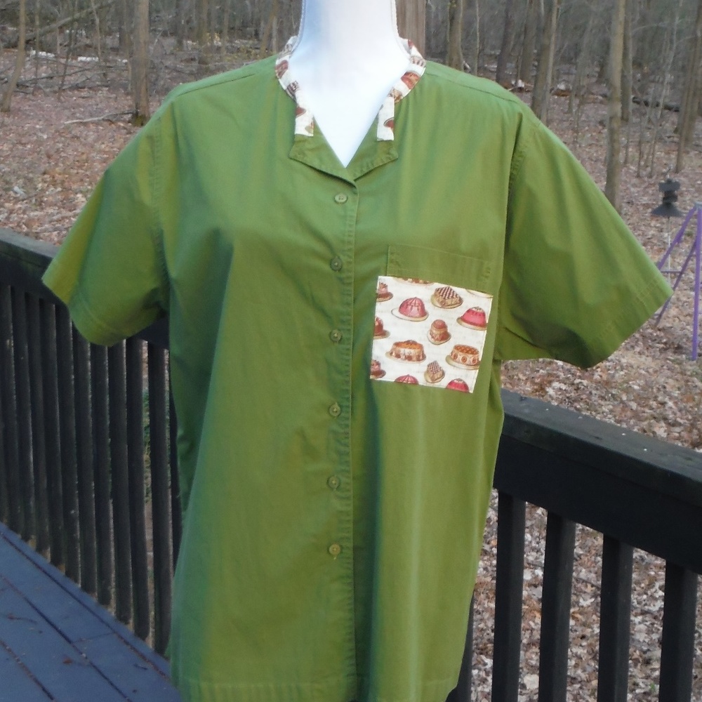 Cake! Short Sleeve Green Womens 1X with Low Collar